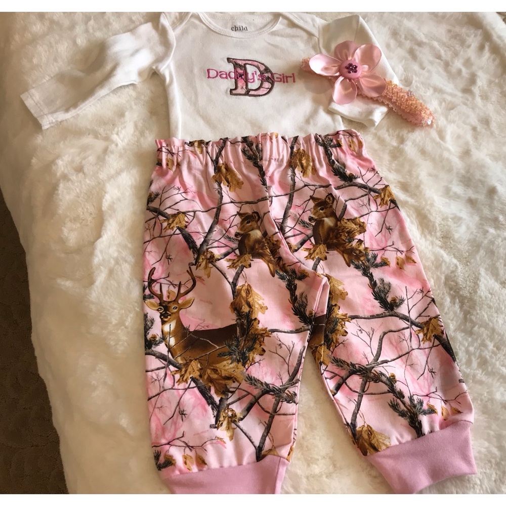 Infant Girl’s Pink Real Tree Deer Camo Long Sleeve Pants & Onesie Set